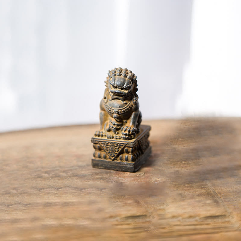 Statue de Buddha Stones faite à la main en résine moulée avec poudre de fer et rouille pour protéger le mal et décorer la maison