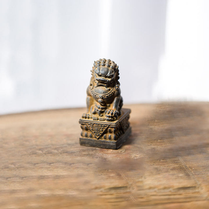Statue de Buddha Stones faite à la main en résine moulée avec poudre de fer et rouille pour protéger le mal et décorer la maison