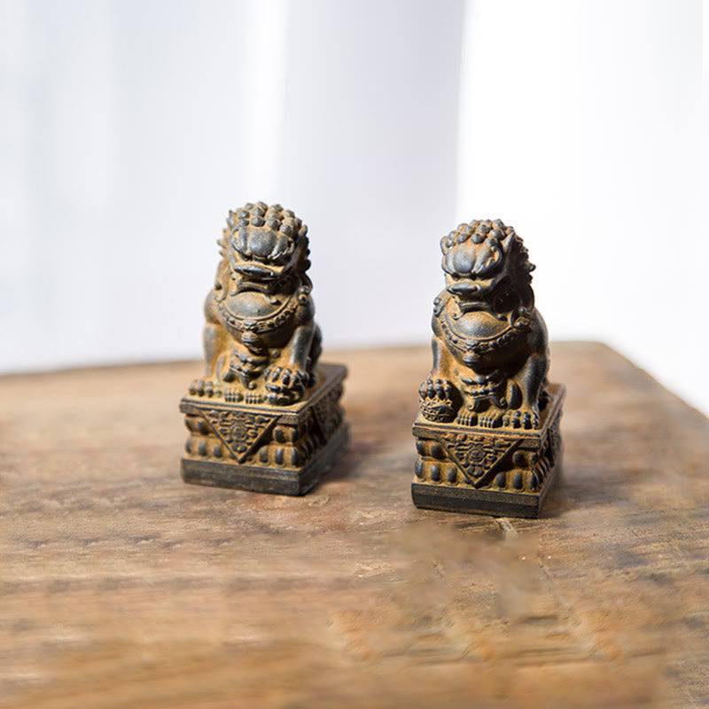 Statue de Buddha Stones faite à la main en résine moulée avec poudre de fer et rouille pour protéger le mal et décorer la maison