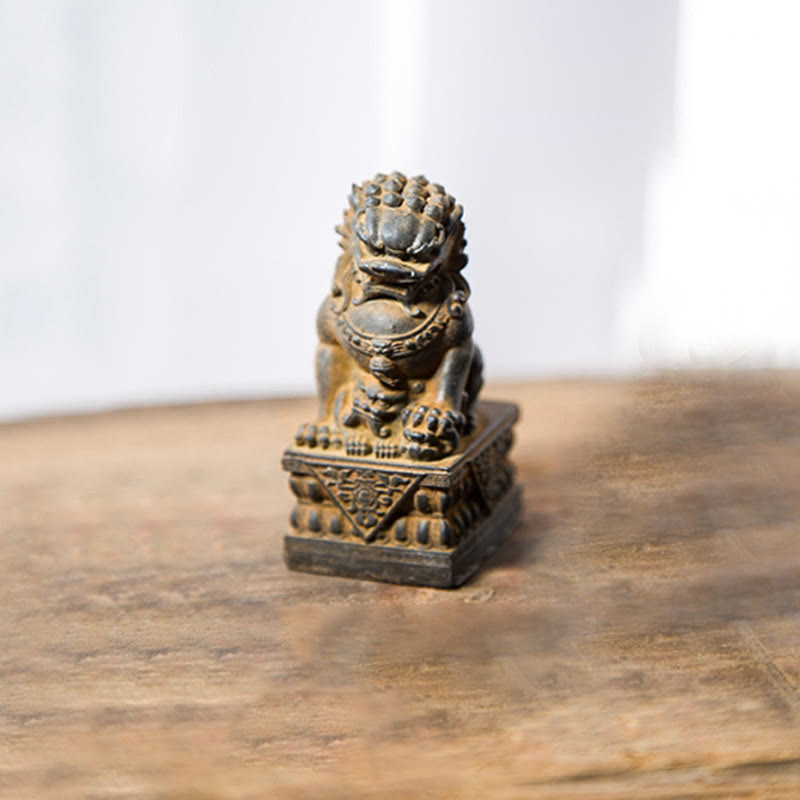 Statue de Buddha Stones faite à la main en résine moulée avec poudre de fer et rouille pour protéger le mal et décorer la maison