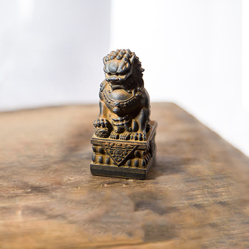 Statue de Buddha Stones faite à la main en résine moulée avec poudre de fer et rouille pour protéger le mal et décorer la maison