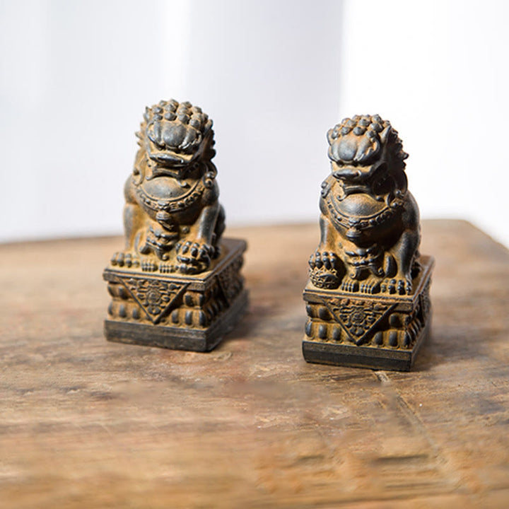 Statue de Buddha Stones faite à la main en résine moulée avec poudre de fer et rouille pour protéger le mal et décorer la maison