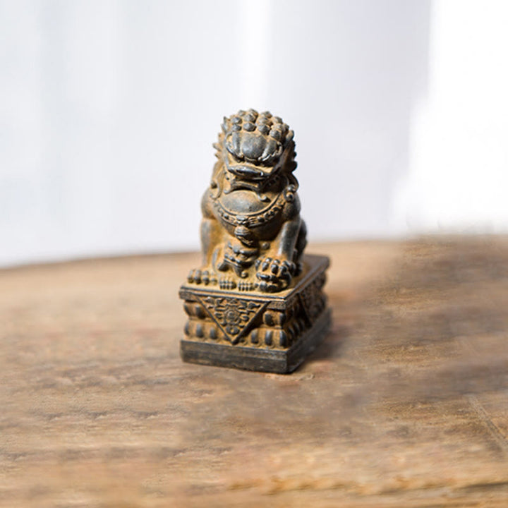 Statue de Buddha Stones faite à la main en résine moulée avec poudre de fer et rouille pour protéger le mal et décorer la maison