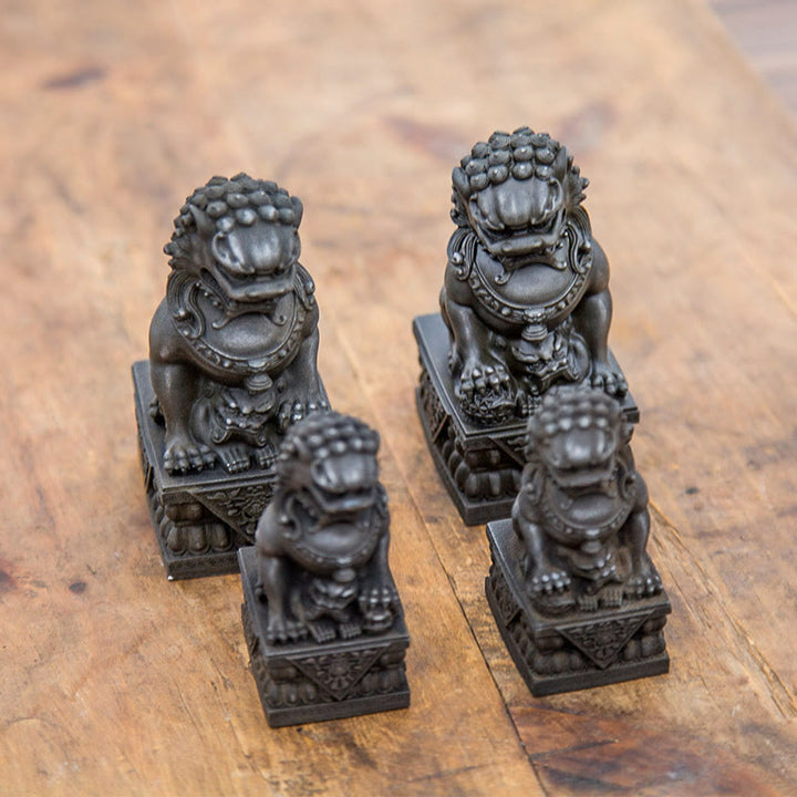 Statue de Buddha Stones faite à la main en résine moulée avec poudre de fer et rouille pour protéger le mal et décorer la maison