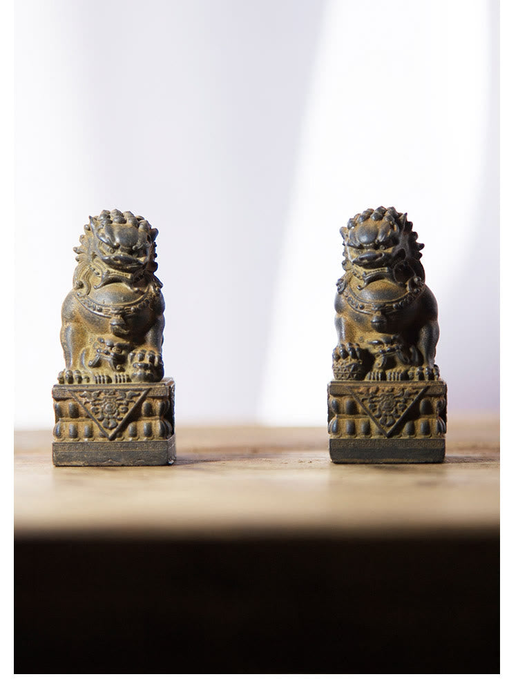 Statue de Buddha Stones faite à la main en résine moulée avec poudre de fer et rouille pour protéger le mal et décorer la maison