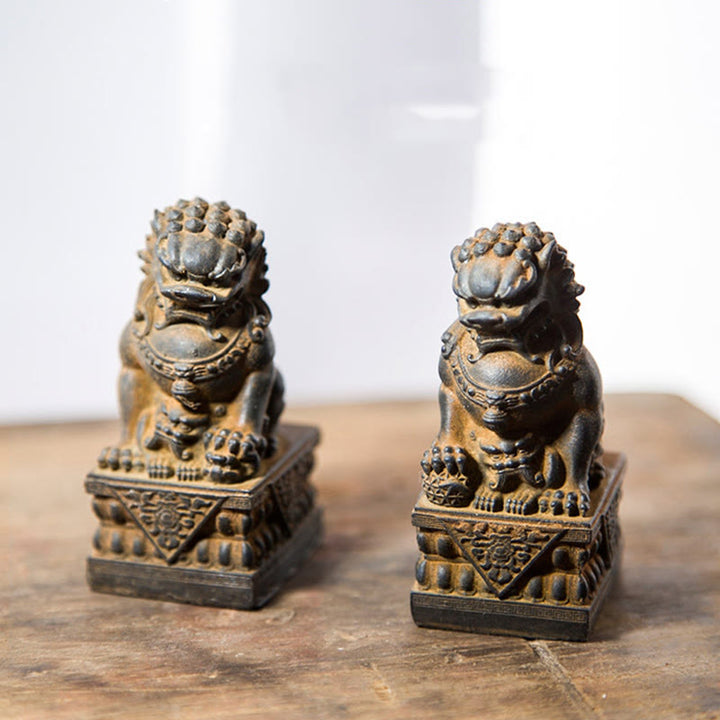 Statue de Buddha Stones faite à la main en résine moulée avec poudre de fer et rouille pour protéger le mal et décorer la maison