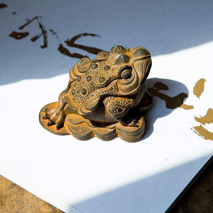 Buddha Stones faites à la main Feng Shui Grenouille Crapaud Pièces de cuivre Poudre de fer Rouille Statue en résine coulée Décoration de la maison