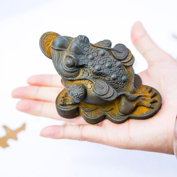 Buddha Stones faites à la main Feng Shui Grenouille Crapaud Pièces de cuivre Poudre de fer Rouille Statue en résine coulée Décoration de la maison - Pièce de cuivre Feng Shui Grenouille - Version rouille 6*6*7cm - image 11