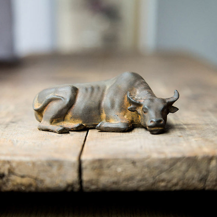 Statue de Buddha Stones en résine moulée à la main en forme de petit buffle d'eau et de taureau en poudre de fer rouille décoration de la maison - Version rouille 4*11cm - image 0