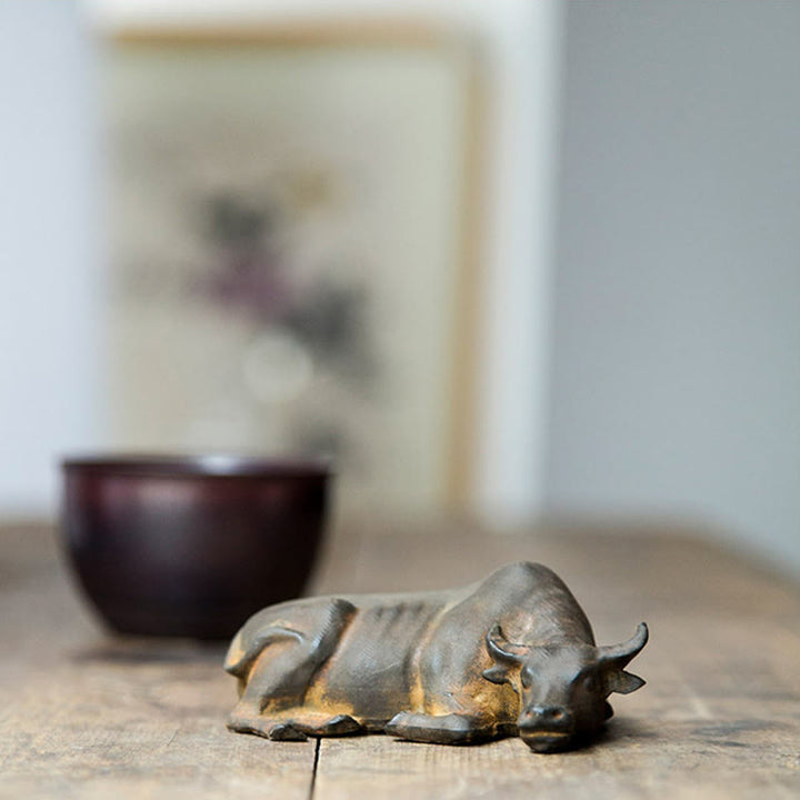 Statue de Buddha Stones en résine moulée à la main en forme de petit buffle d'eau et de taureau en poudre de fer rouille décoration de la maison