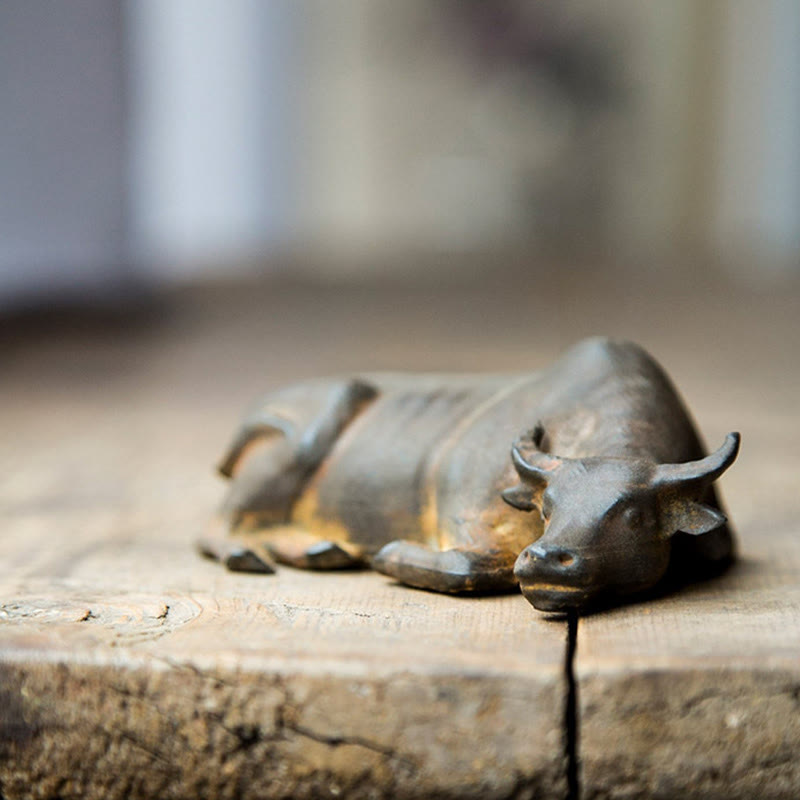 Statue de Buddha Stones en résine moulée à la main en forme de petit buffle d'eau et de taureau en poudre de fer rouille décoration de la maison