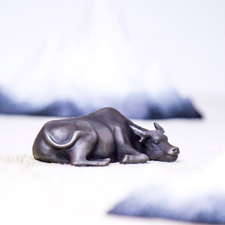 Statue de Buddha Stones en résine moulée à la main en forme de petit buffle d'eau et de taureau en poudre de fer rouille décoration de la maison