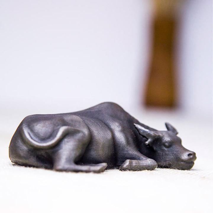 Statue de Buddha Stones en résine moulée à la main en forme de petit buffle d'eau et de taureau en poudre de fer rouille décoration de la maison