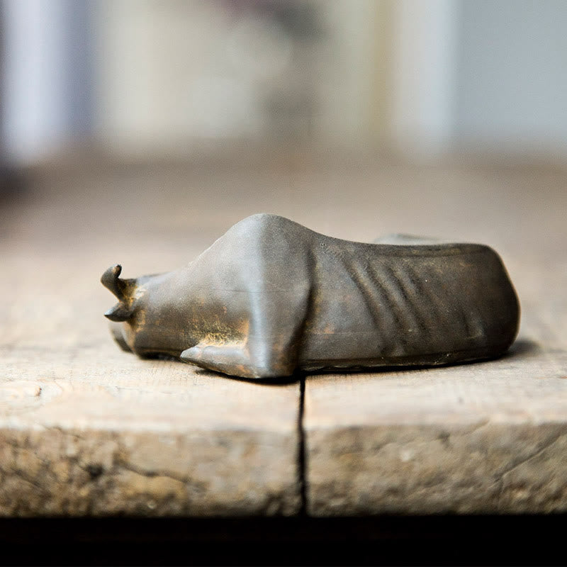 Statue de Buddha Stones en résine moulée à la main en forme de petit buffle d'eau et de taureau en poudre de fer rouille décoration de la maison