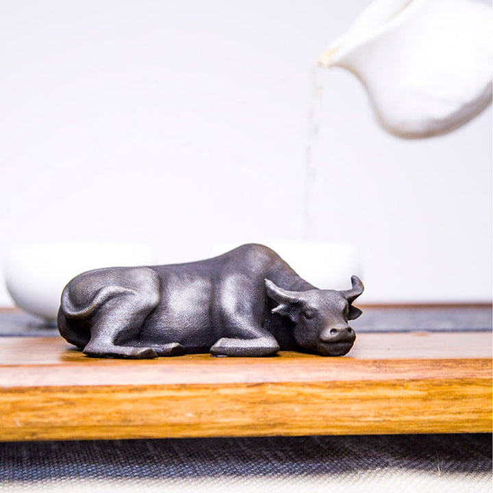 Statue de Buddha Stones en résine moulée à la main en forme de petit buffle d'eau et de taureau en poudre de fer rouille décoration de la maison