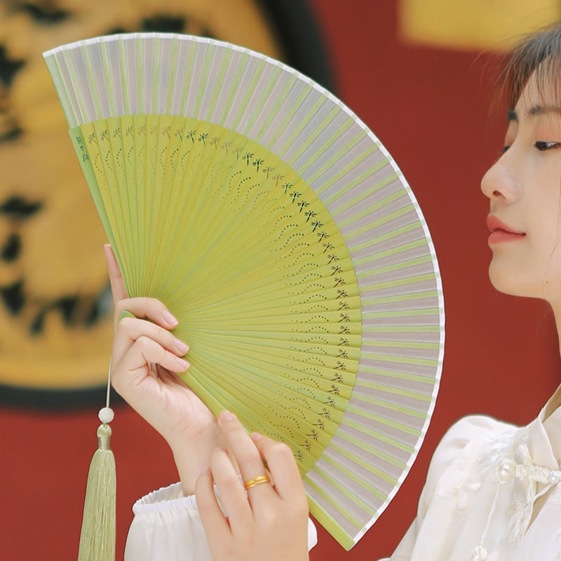 Buddha Stones et soie de mûrier avec pompon en forme de libellule de couleur unie
