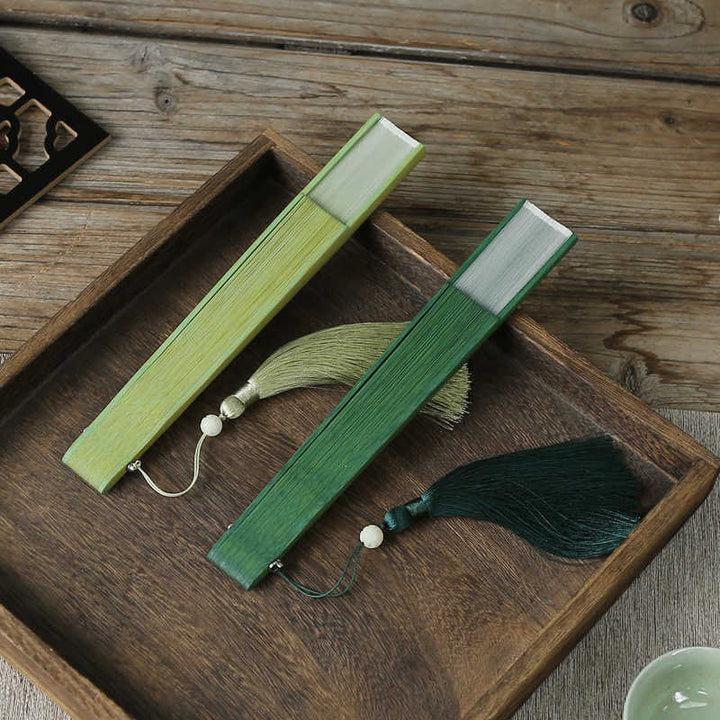 Buddha Stones et soie de mûrier avec pompon en forme de libellule de couleur unie