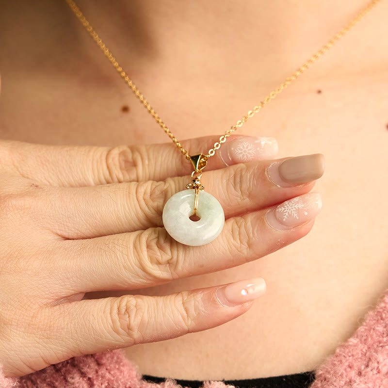 Collier avec pendentif porte-bonheur en jade et Buddha Stones