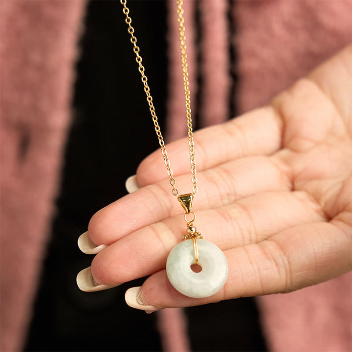 Collier avec pendentif porte-bonheur en jade et Buddha Stones