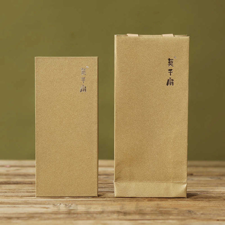 Éventail pliable en bambou à main en soie avec grue en fleurs de prunier et Buddha Stones