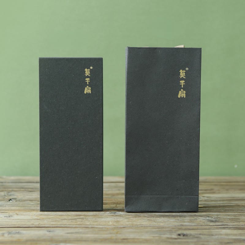 Éventail pliable à main en bambou et soie avec grue de montagne et de rivière rétro Buddha Stones