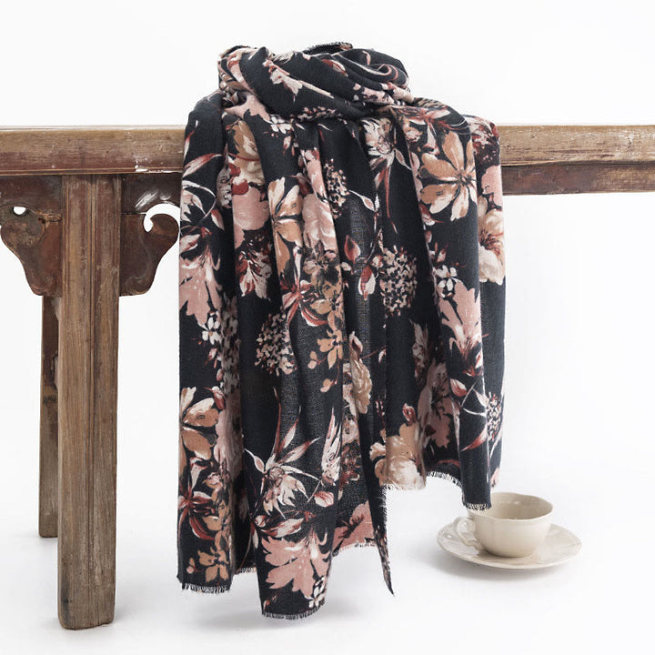 Écharpe enveloppante douce et chaude avec imprimé de fleurs de chrysanthème et de rose tibétaines en Buddha Stones pour l'automne et l'hiver