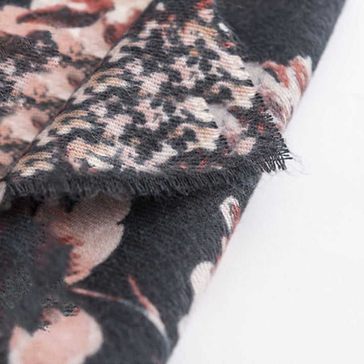 Écharpe enveloppante douce et chaude avec imprimé de fleurs de chrysanthème et de rose tibétaines en Buddha Stones pour l'automne et l'hiver - image 4