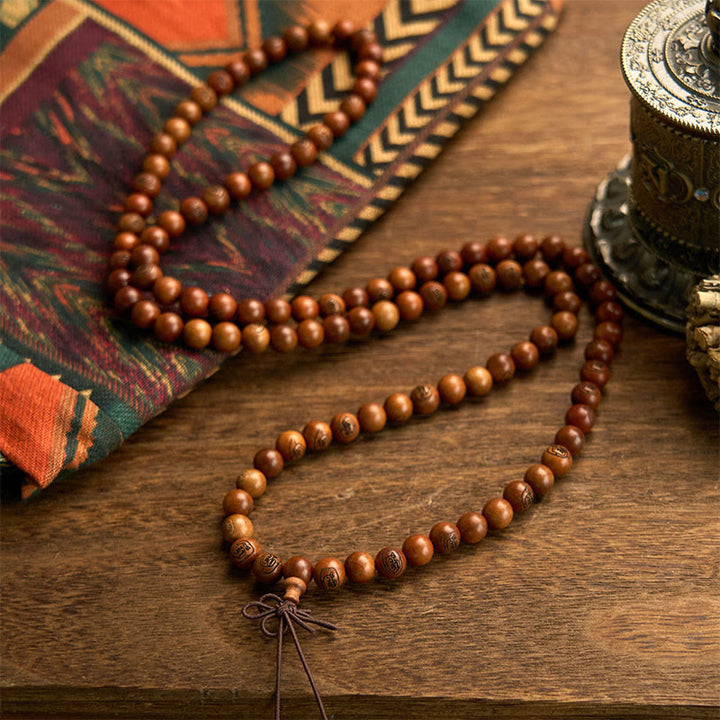 Bracelet de protection mantra de la lumière dorée en bois de jujubier frappé par la foudre avec 108 perles de Mala Buddha Stones