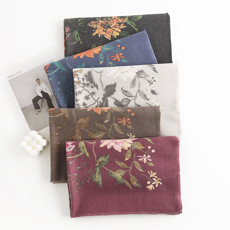 Écharpe enveloppante confortable et chaude avec motif imprimé de roses multiflores tibétaines en Buddha Stones pour l'automne et l'hiver