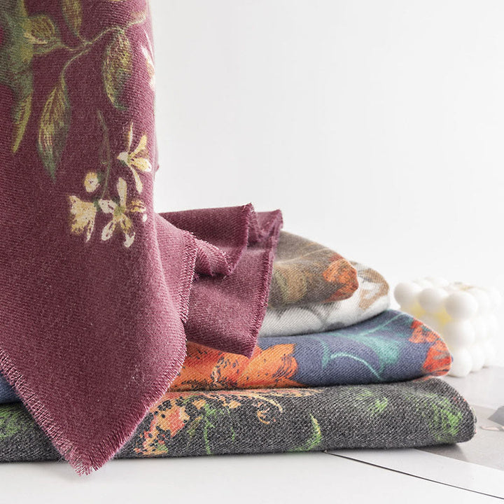 Écharpe enveloppante confortable et chaude avec motif imprimé de roses multiflores tibétaines en Buddha Stones pour l'automne et l'hiver