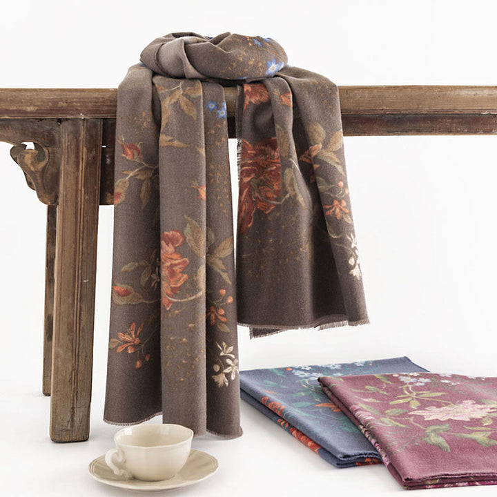 Écharpe enveloppante confortable et chaude avec motif imprimé de roses multiflores tibétaines en Buddha Stones pour l'automne et l'hiver - Verge d'or foncée 190*65cm - image 0