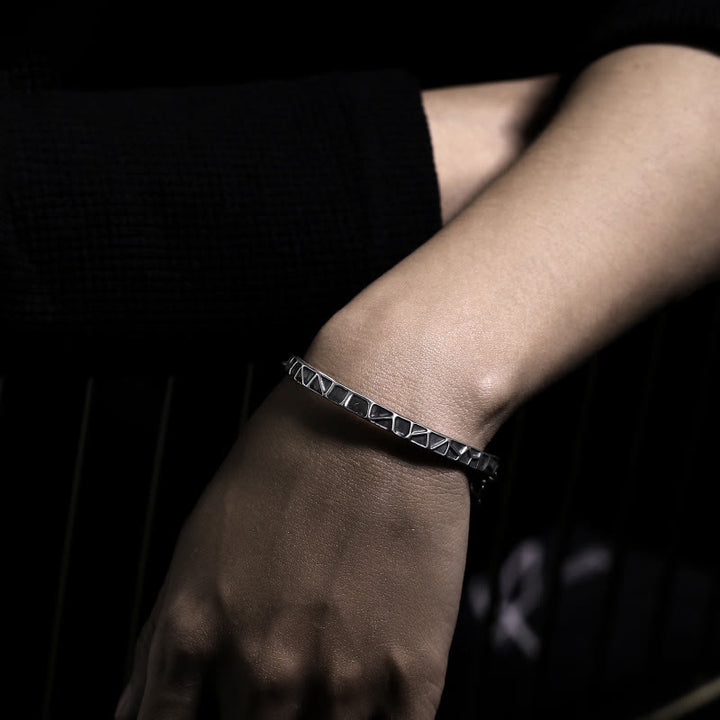 Bracelet demi-protection en argent sterling Buddha Stones et motif marteau et épines