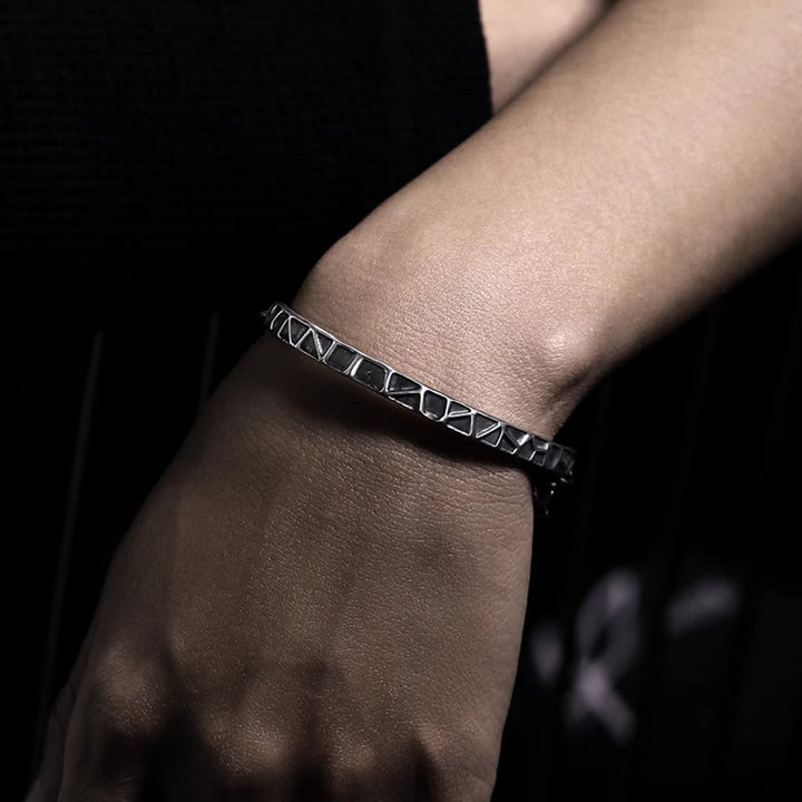 Bracelet demi-protection en argent sterling Buddha Stones et motif marteau et épines