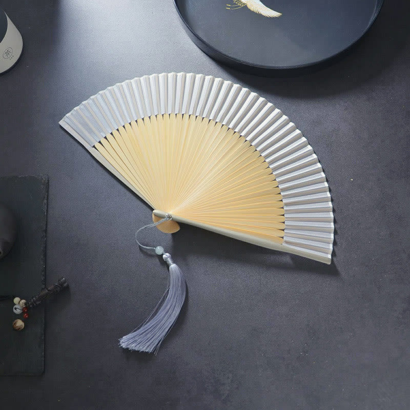 Éventail pliable en bambou avec pompon en polyester et fleurs de Buddha Stones , 21 cm