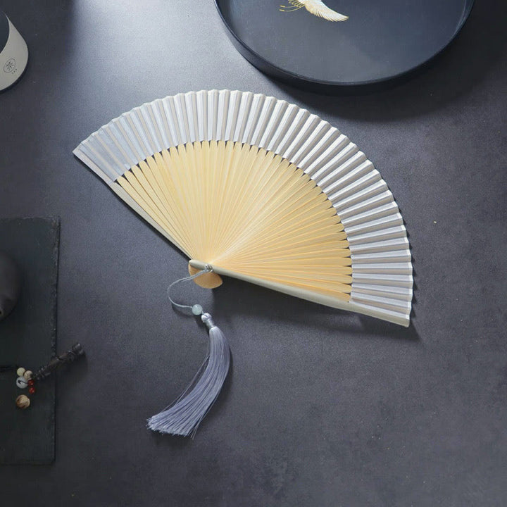 Éventail pliable en bambou avec pompon en polyester et fleurs de Buddha Stones , 21 cm