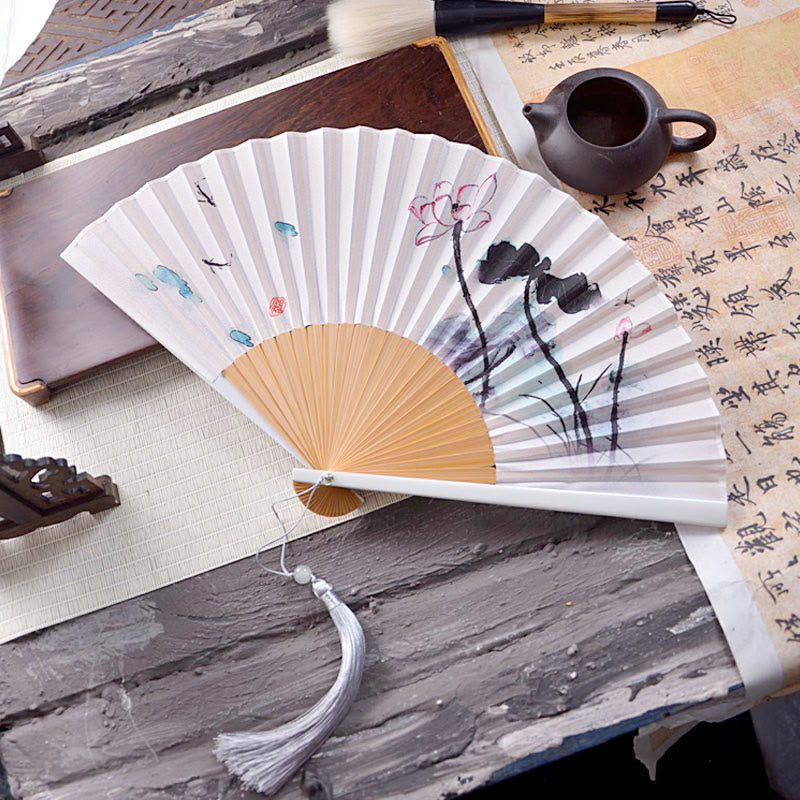 Buddha Stones Caractères chinois Peinture à l'encre Fleur de lotus Feuille Paysage Portable Huayao Crêpe Polyester Bambou Éventail pliant 23,3 cm