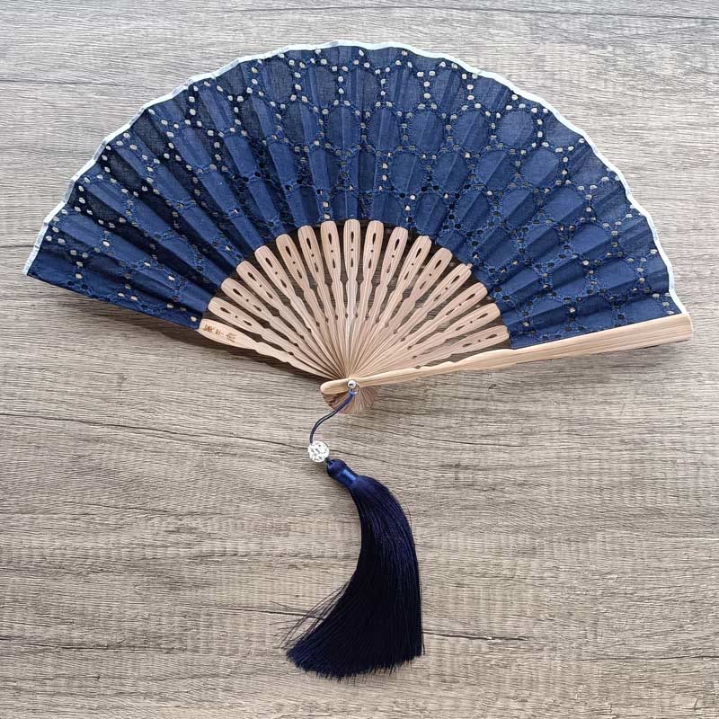 Éventail pliable en bambou à main en tissu de coton brodé de fleurs creuses de couleur unie avec Buddha Stones - Bleu foncé (broderie circulaire bord blanc) - 21 cm - image 23