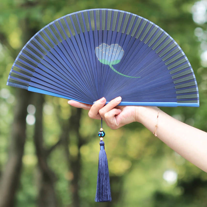 Éventail pliable en bambou et soie avec Buddha Stones et fleurs de pivoine