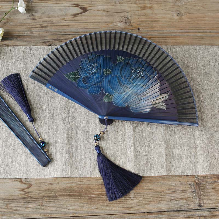 Éventail pliable en bambou et soie avec Buddha Stones et fleurs de pivoine