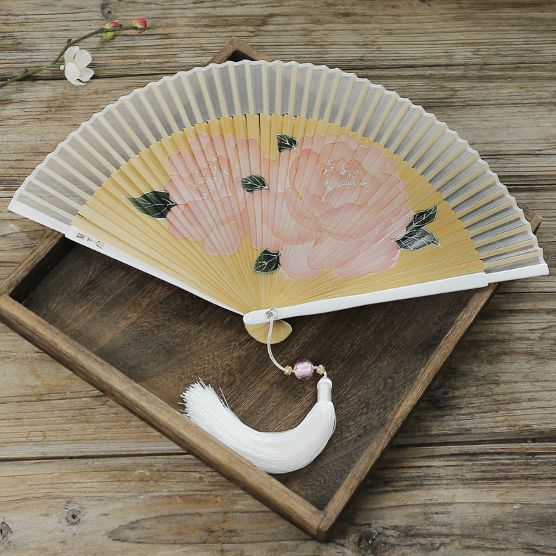 Éventail pliable en bambou et soie avec Buddha Stones et fleurs de pivoine