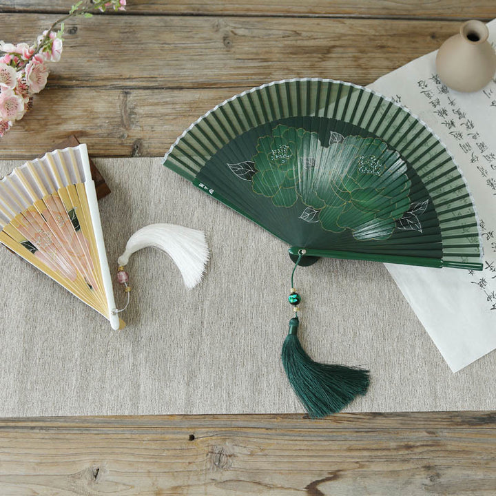 Éventail pliable en bambou et soie avec Buddha Stones et fleurs de pivoine