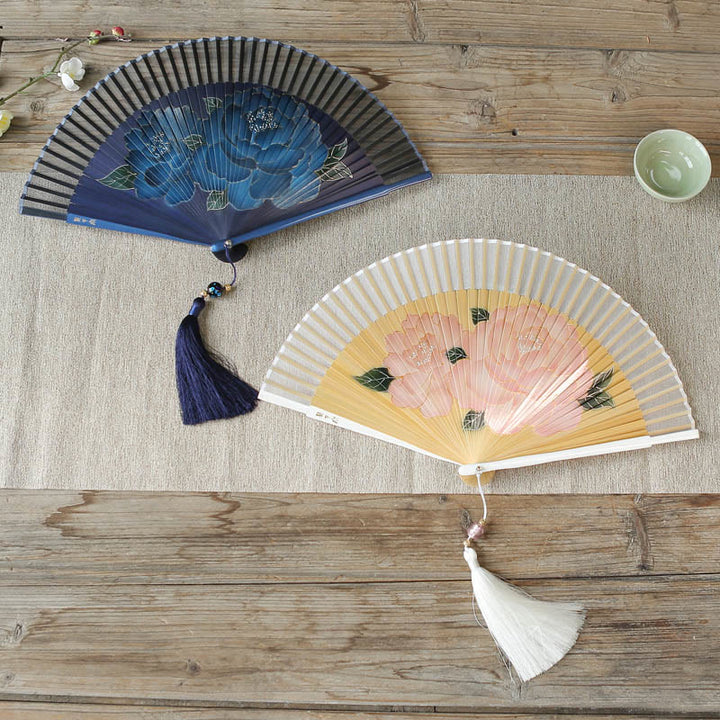 Éventail pliable en bambou et soie avec Buddha Stones et fleurs de pivoine