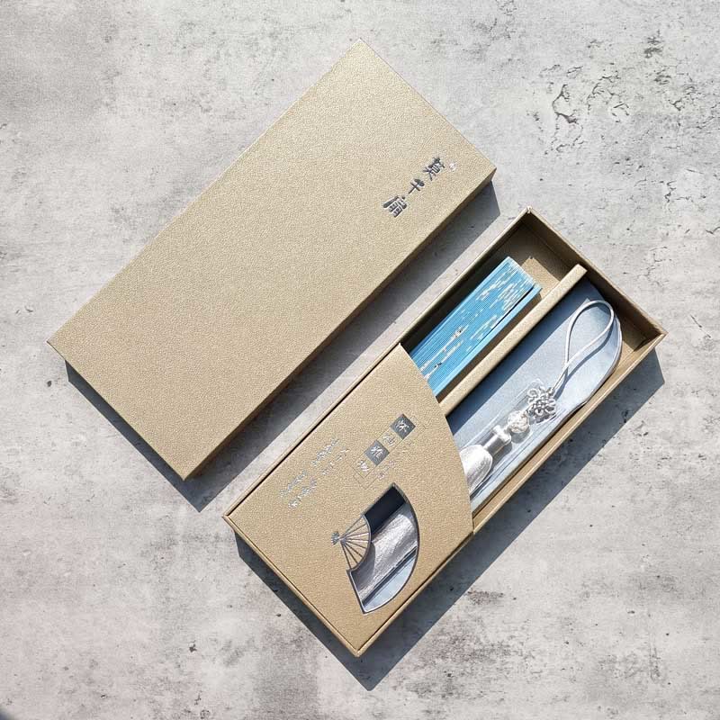 Éventail pliable en bambou et soie à main avec grue et fleurs de prunier et Buddha Stones