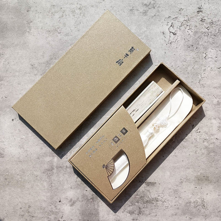 Éventail pliable en bambou et soie à main avec grue et fleurs de prunier et Buddha Stones