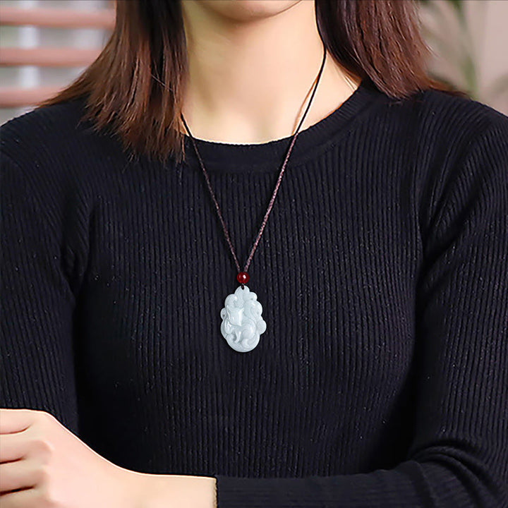 Collier pendentif porte-bonheur en jade naturel avec Buddha Stones et renard à neuf queues