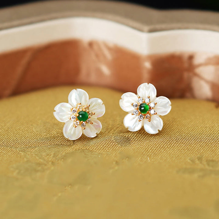 Buddha Stones Boucles d'oreilles en argent sterling 925 avec pierre de jade Tridacna et bénédiction de fleur - Pierre de jade Tridacna en argent sterling 925 - image 0