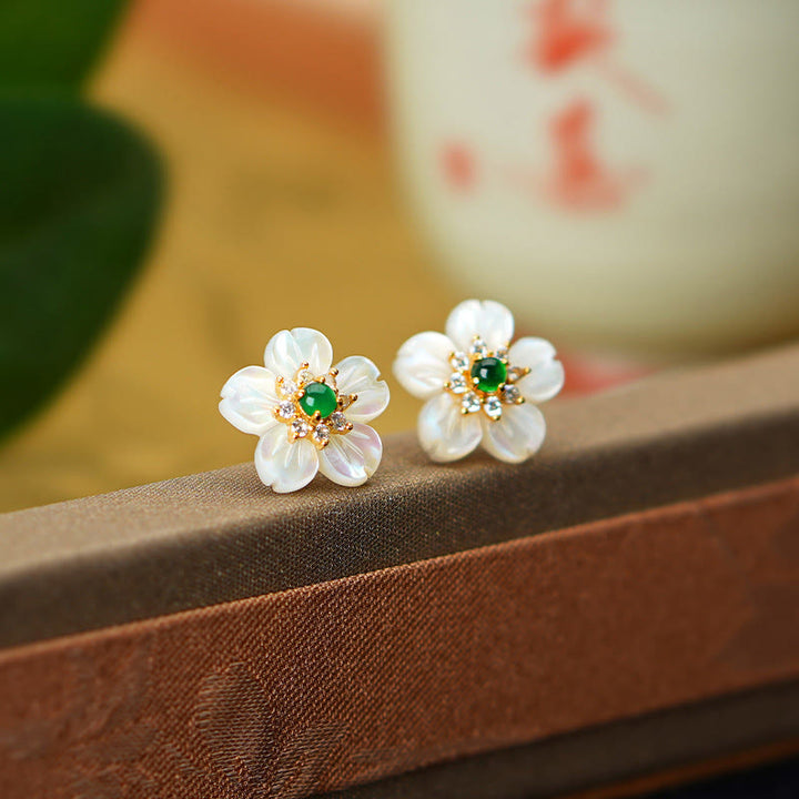 Buddha Stones Boucles d'oreilles en argent sterling 925 avec pierre de jade Tridacna et bénédiction de fleur