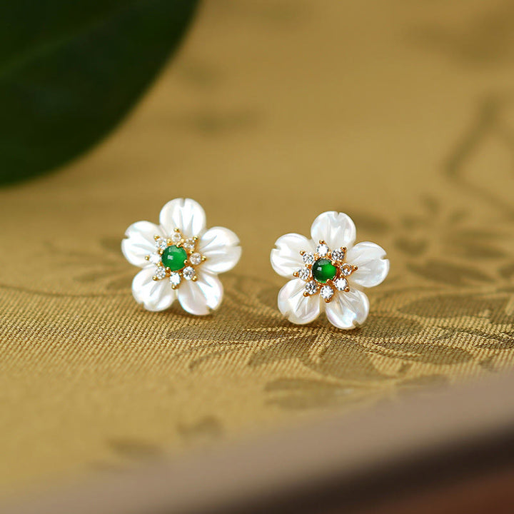 Buddha Stones Boucles d'oreilles en argent sterling 925 avec pierre de jade Tridacna et bénédiction de fleur
