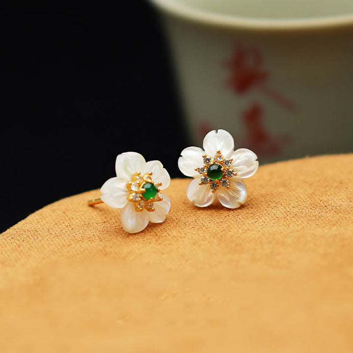 Buddha Stones Boucles d'oreilles en argent sterling 925 avec pierre de jade Tridacna et bénédiction de fleur