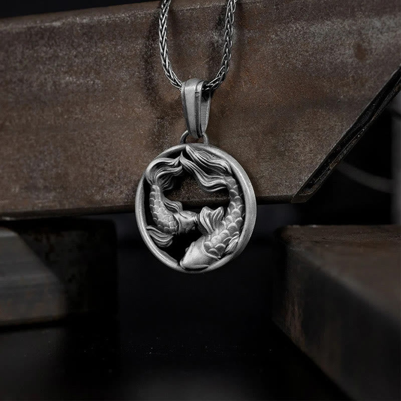 Collier avec pendentif en étain pur en forme de poisson Koi double de Buddha Stones - Poisson Koi en étain pur - image 1